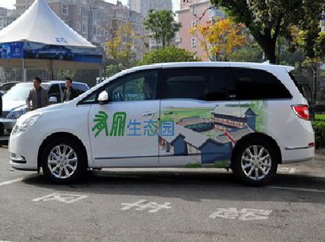 武宁户外车贴喷绘如何保持效果?